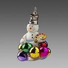 Снеговик с новогодними шарами
