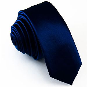 Узкий темно-синий галстук